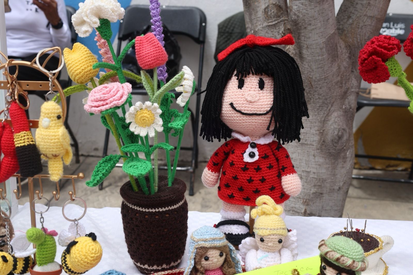 Fotografia de manualidades exhibidas en el tianguis